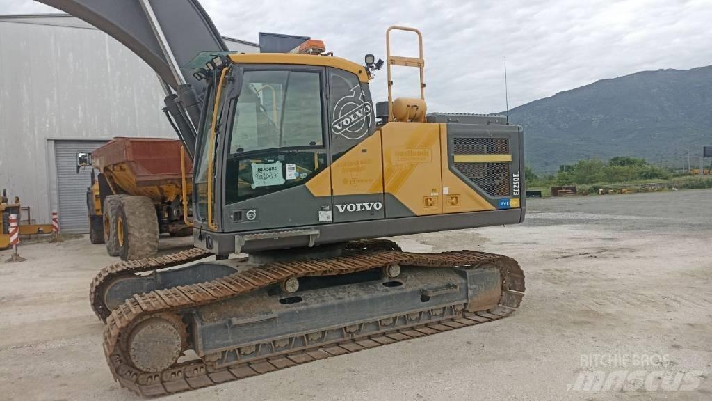 Volvo EC 250 EL Bageri guseničari