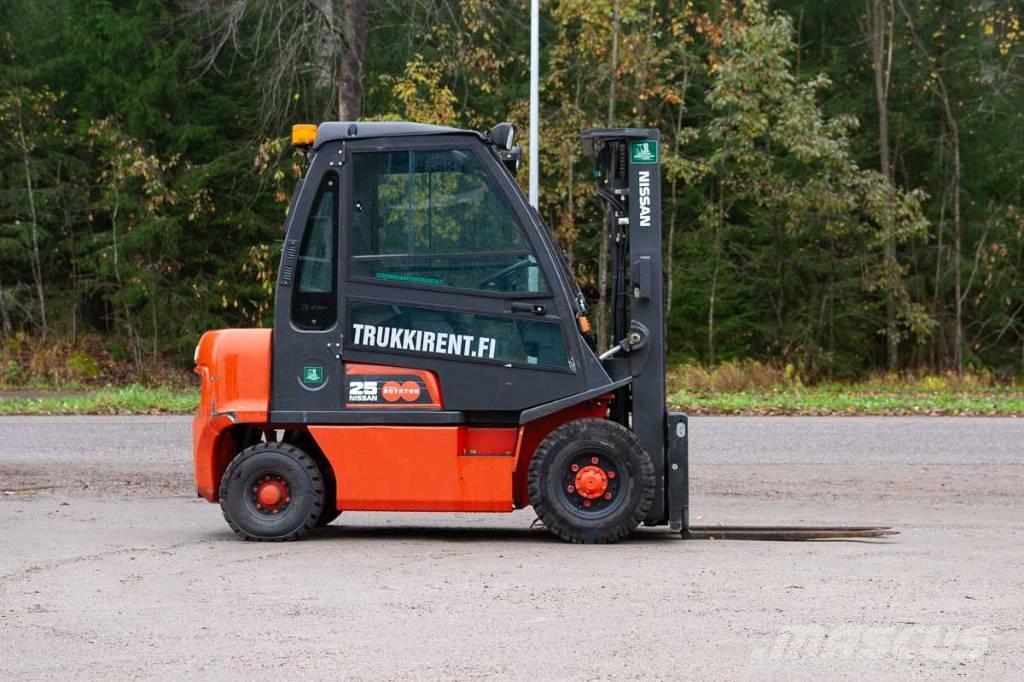 Nissan FD02A250 Dizelski viljuškari