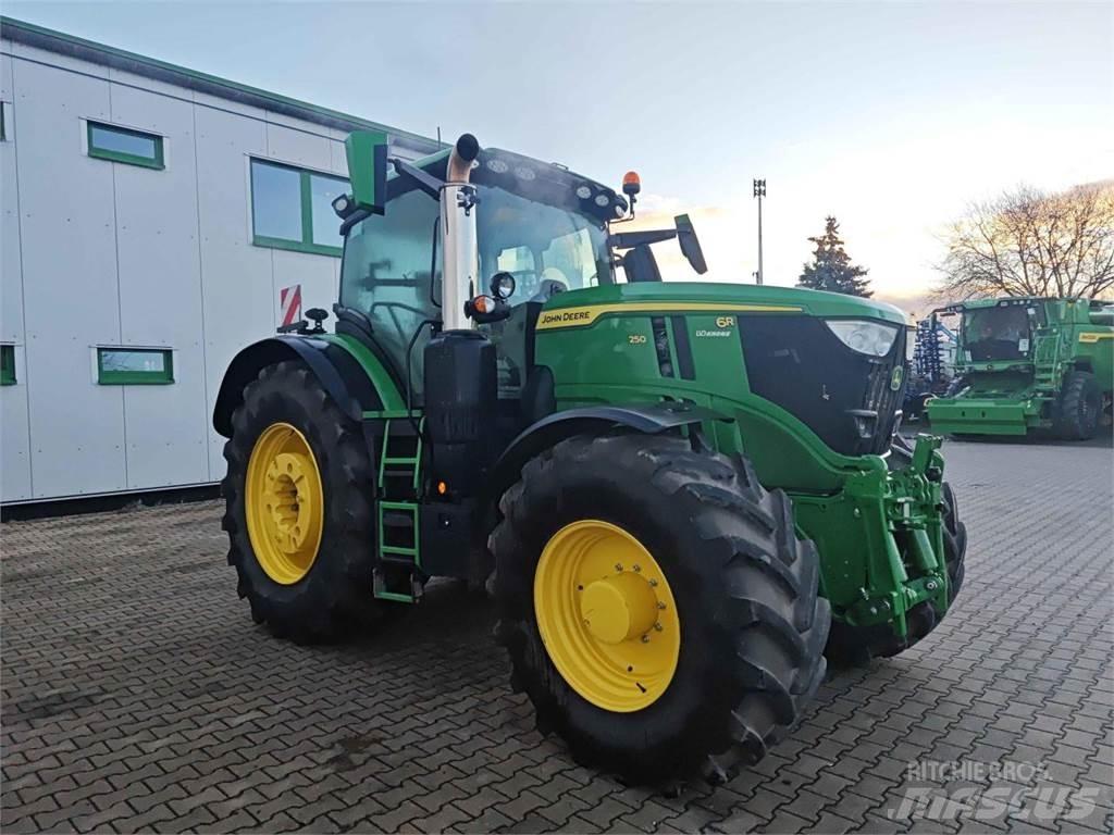 John Deere 6R 250 Traktori