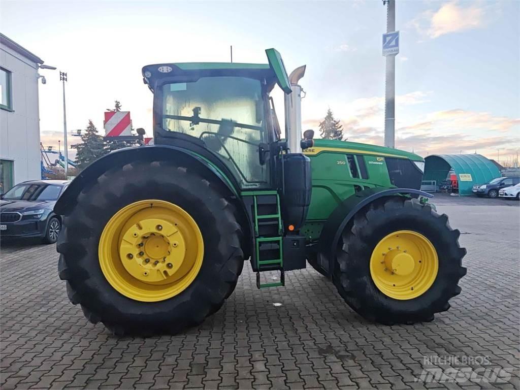 John Deere 6R 250 Traktori