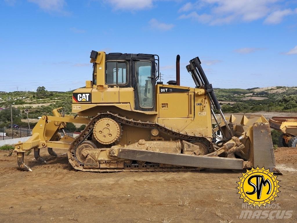CAT D 6 T XL Buldožeri guseničari