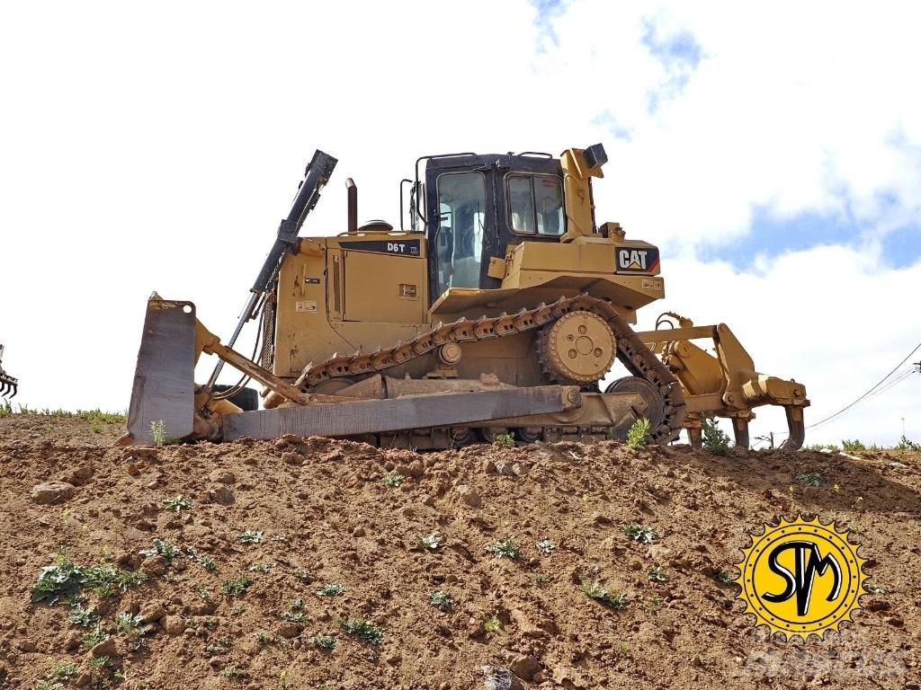 CAT D 6 T XL Buldožeri guseničari