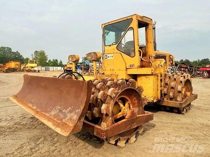 CAT 815 Nabijači zemlje