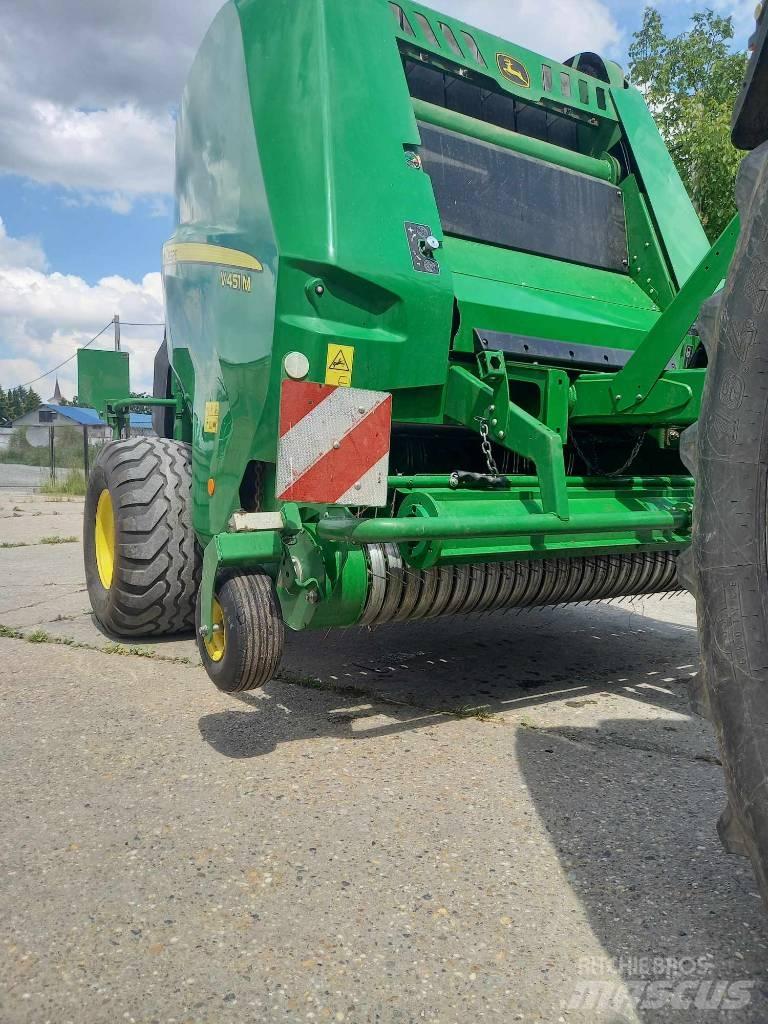 John Deere V451M Prese/balirke za rolo bale