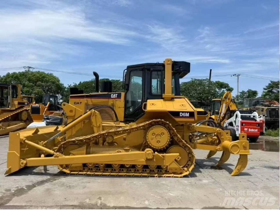CAT D 6 M Buldožeri guseničari