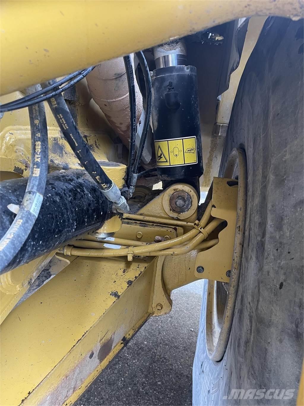 CAT 745 Zglobni damperi