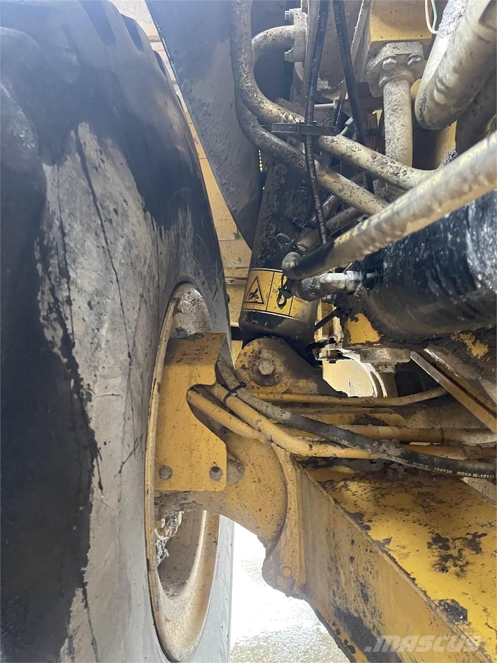 CAT 745C Zglobni damperi