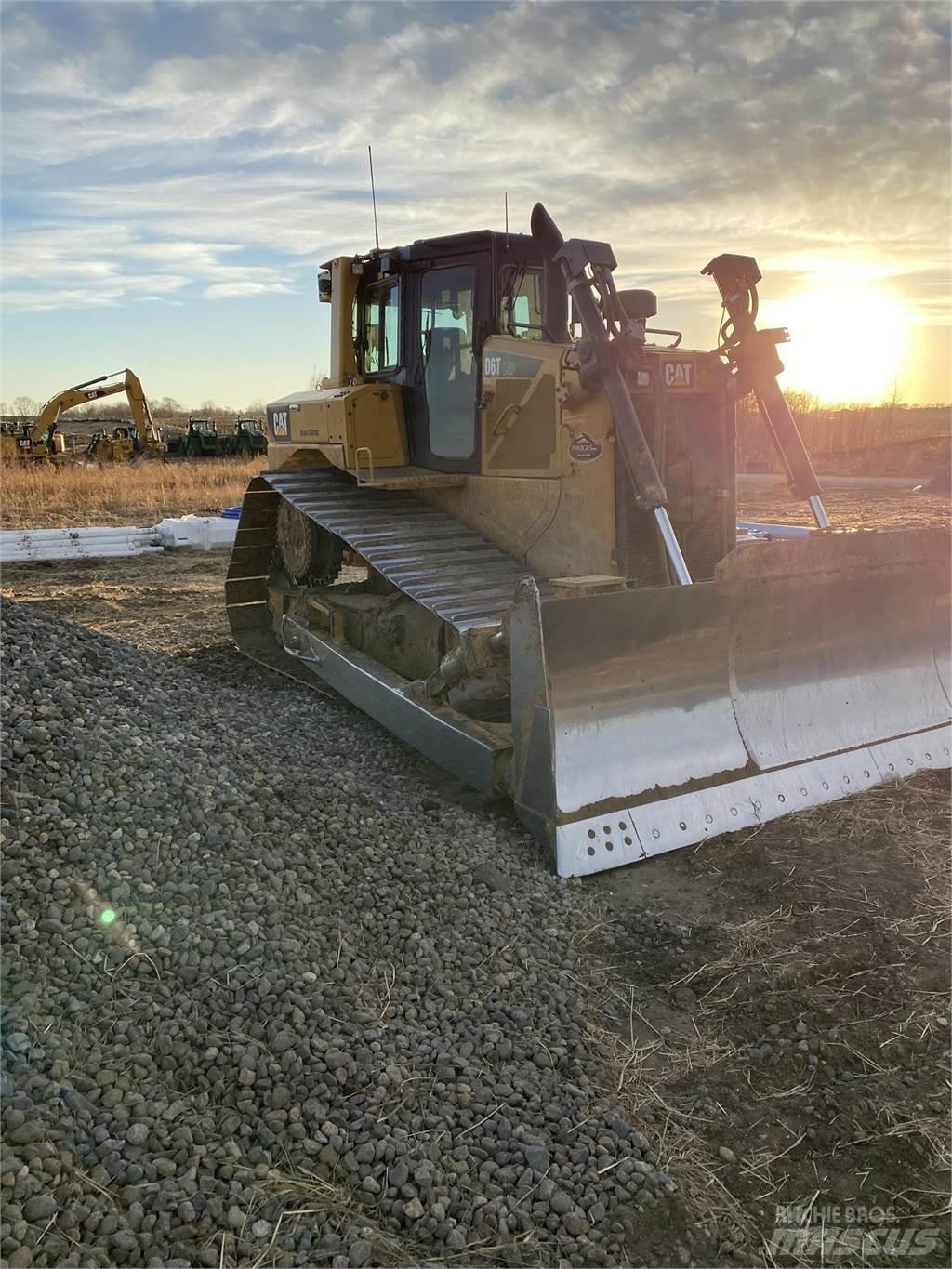 CAT D6T LGP Buldožeri guseničari