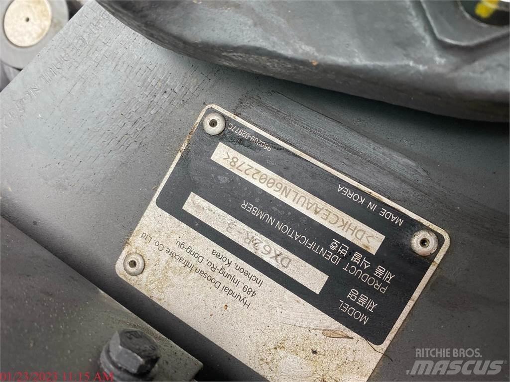 Develon DX62R-3 Bageri guseničari