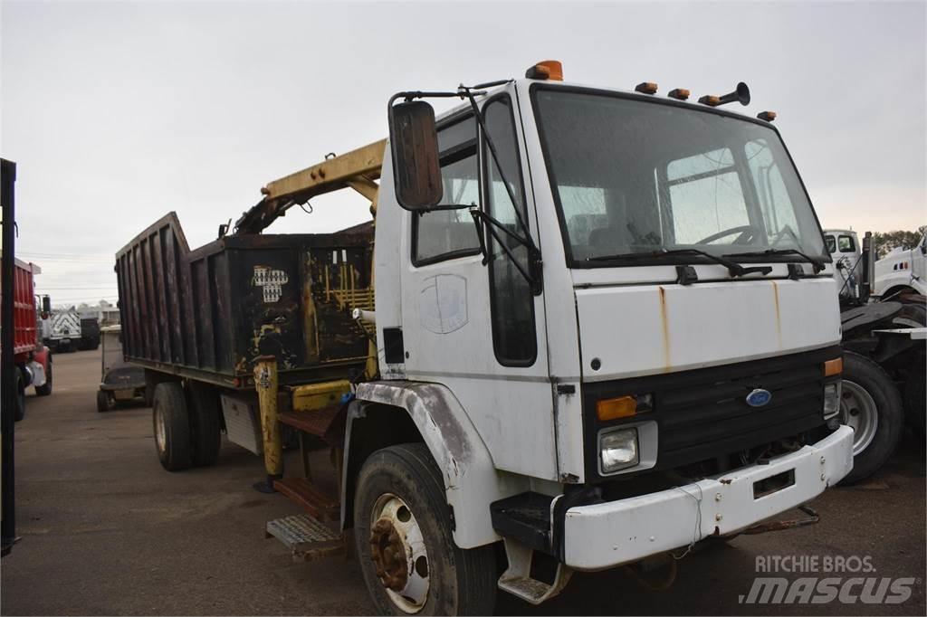Ford CF8000 Kamioni sa kranom
