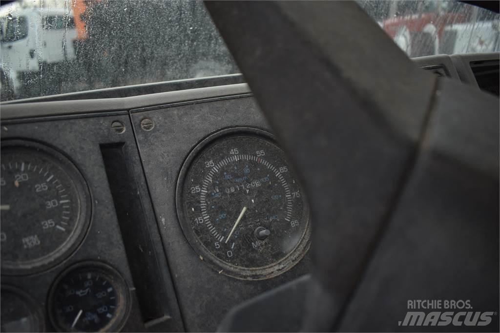 Ford CF8000 Kamioni sa kranom