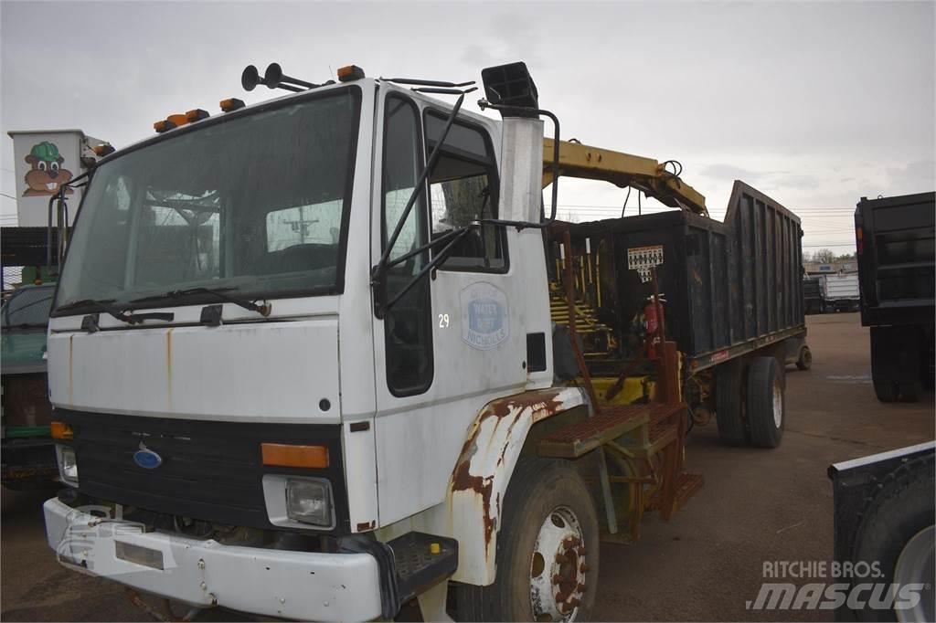 Ford CF8000 Kamioni sa kranom