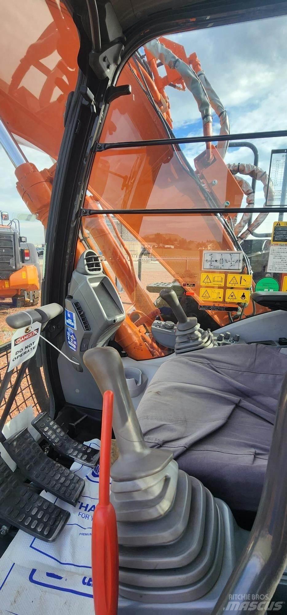 Hitachi ZX135US-6 Bageri guseničari