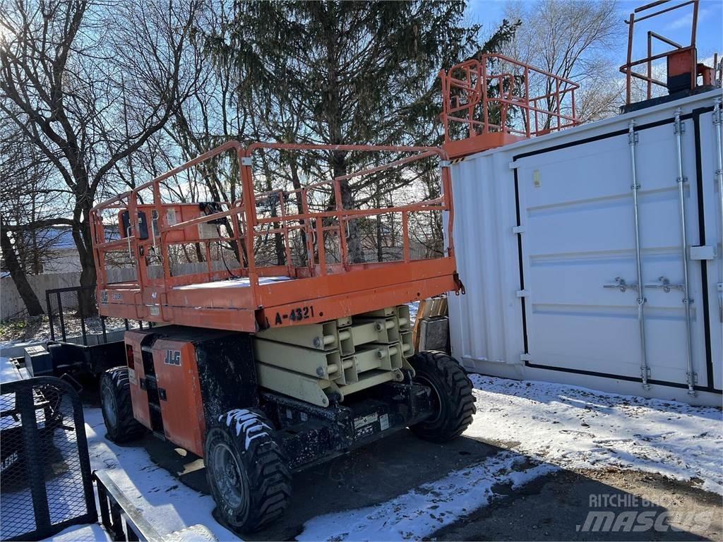 JLG 330LRT Makazaste platforme