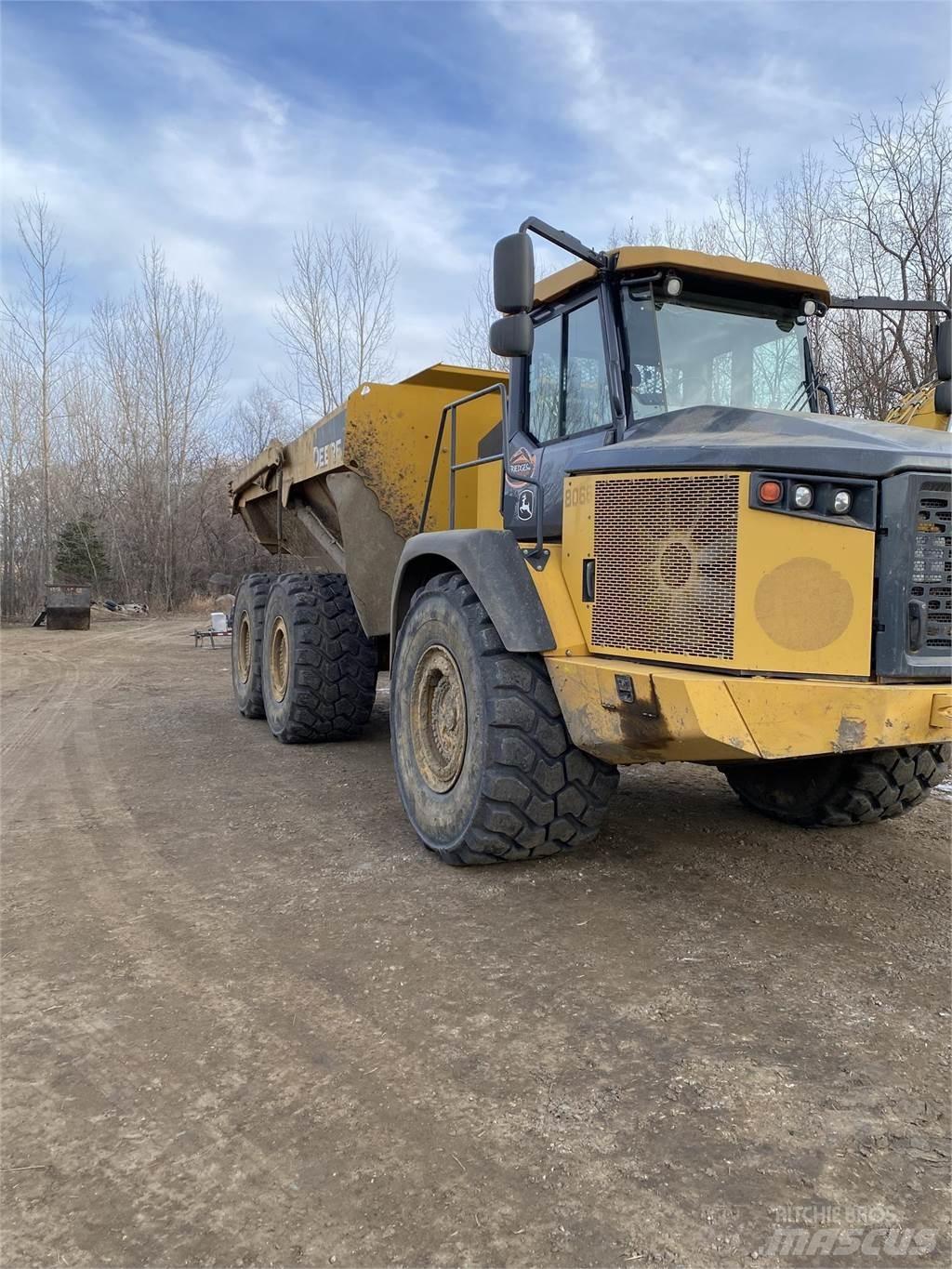 John Deere 410E Zglobni damperi