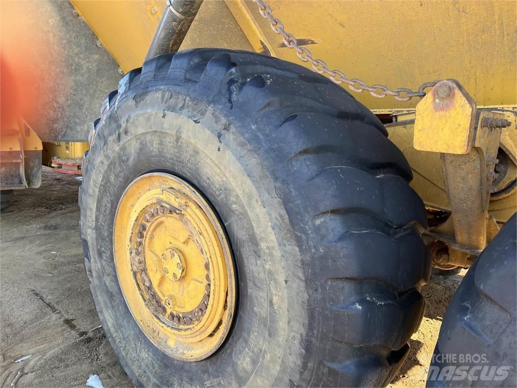 John Deere 460E Zglobni damperi