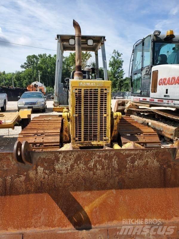 Komatsu D38P-1 LGP Buldožeri guseničari