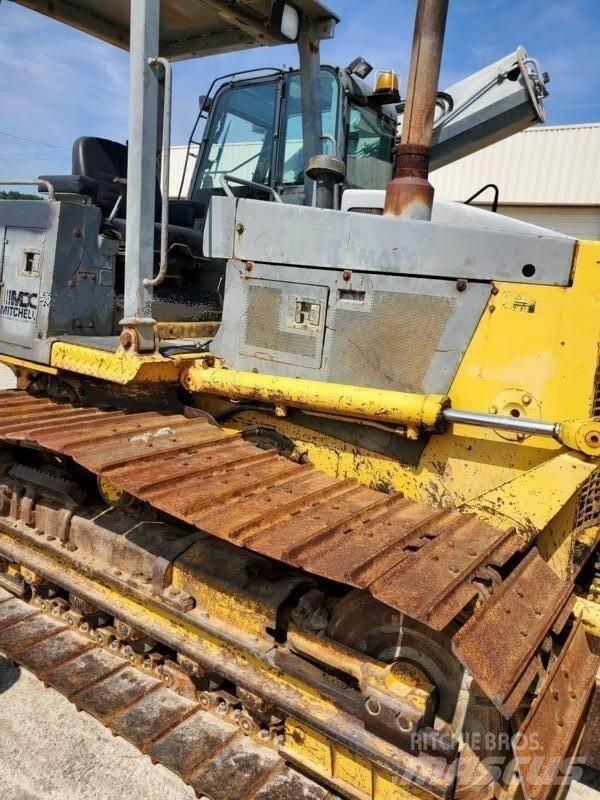 Komatsu D38P-1 LGP Buldožeri guseničari