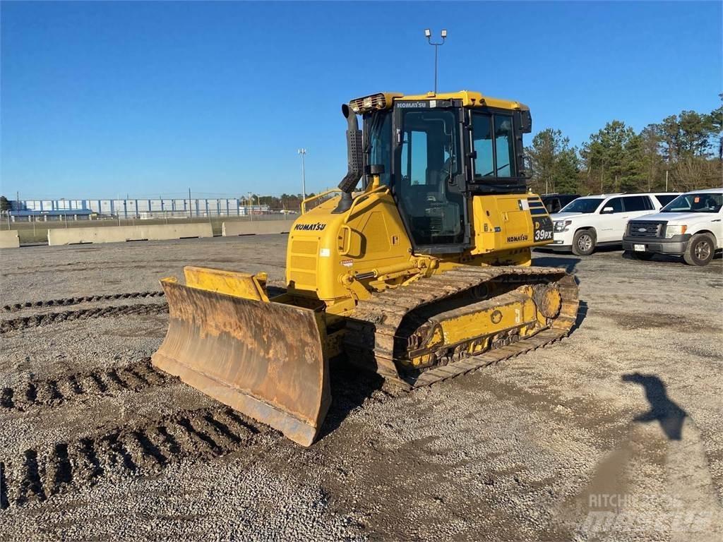 Komatsu D39PX-24 Buldožeri guseničari