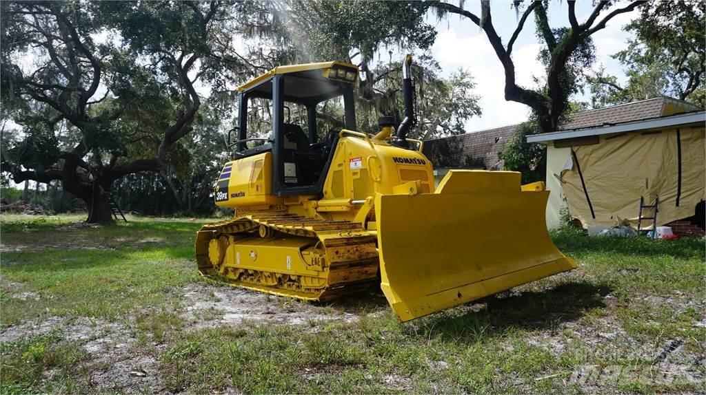 Komatsu D39PX-24 Buldožeri guseničari