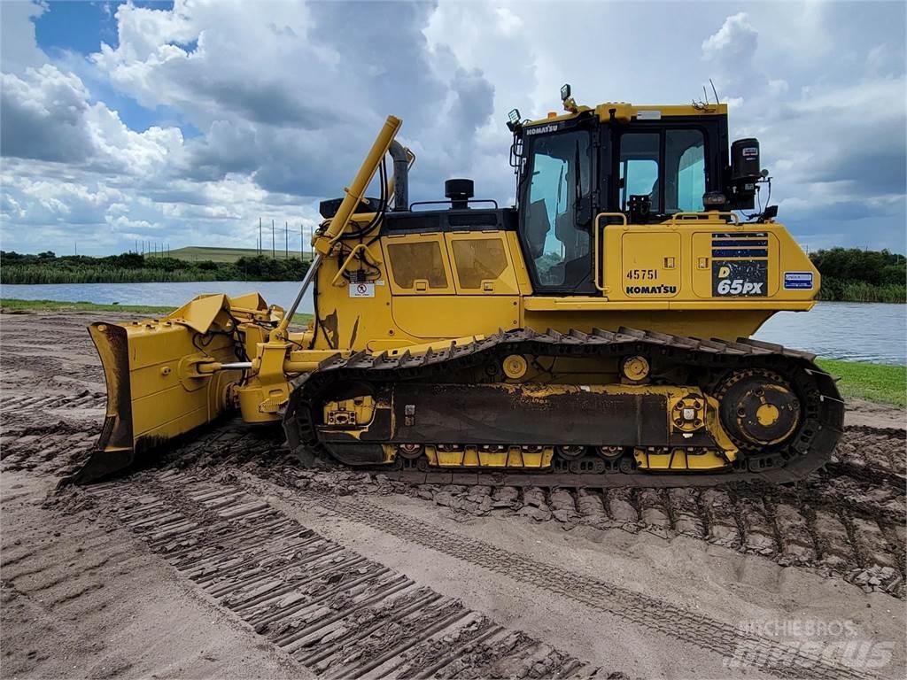 Komatsu D65PX-18 Buldožeri guseničari