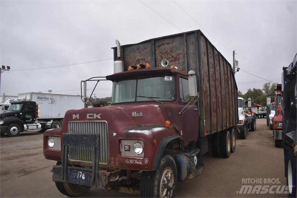 Mack DM685S Kamioni sa kranom