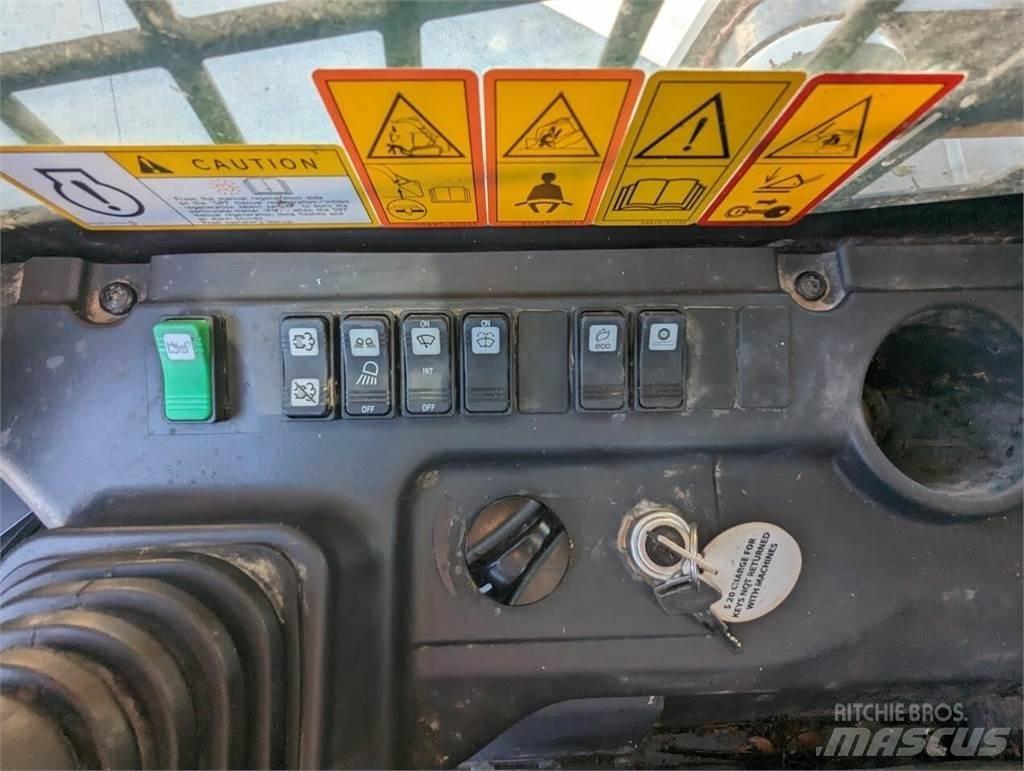 Takeuchi TL12V2 Skid steer mini utovarivači