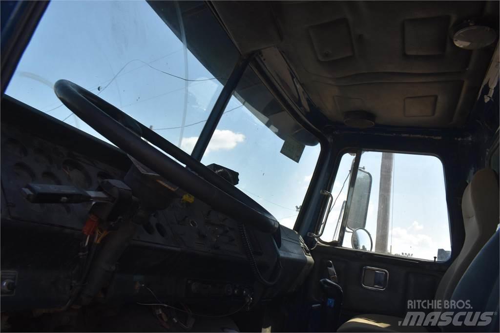 Volvo WG64T Kiperi kamioni