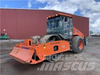 XCMG CV123PDU Valjci sa duplim bubnjem