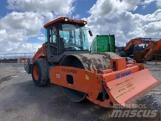 XCMG CV123PDU Valjci sa duplim bubnjem
