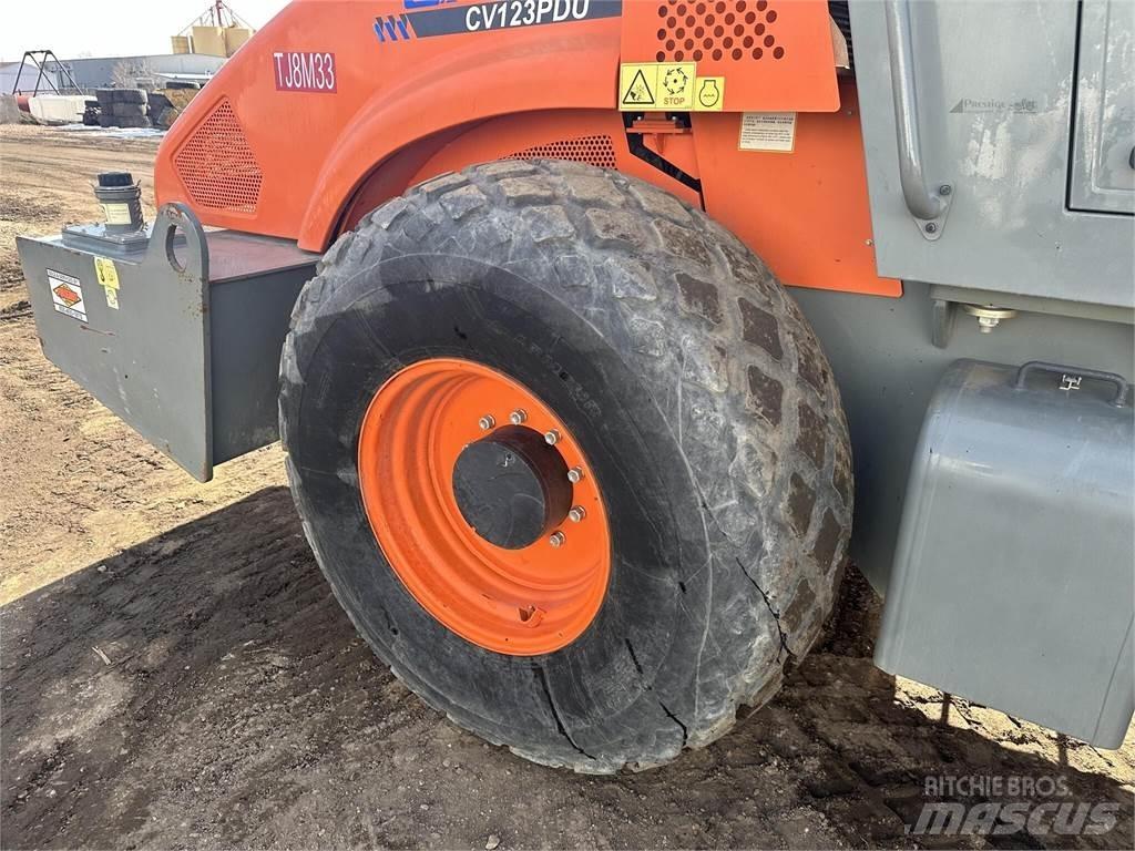 XCMG CV123PDU Valjci sa duplim bubnjem