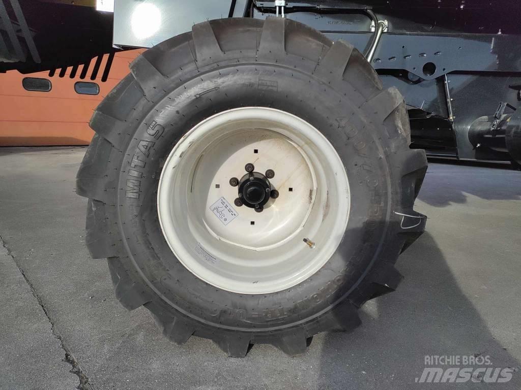 New Holland TC 5.90 Kombajni