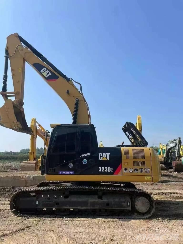 CAT 323D2 Bageri guseničari