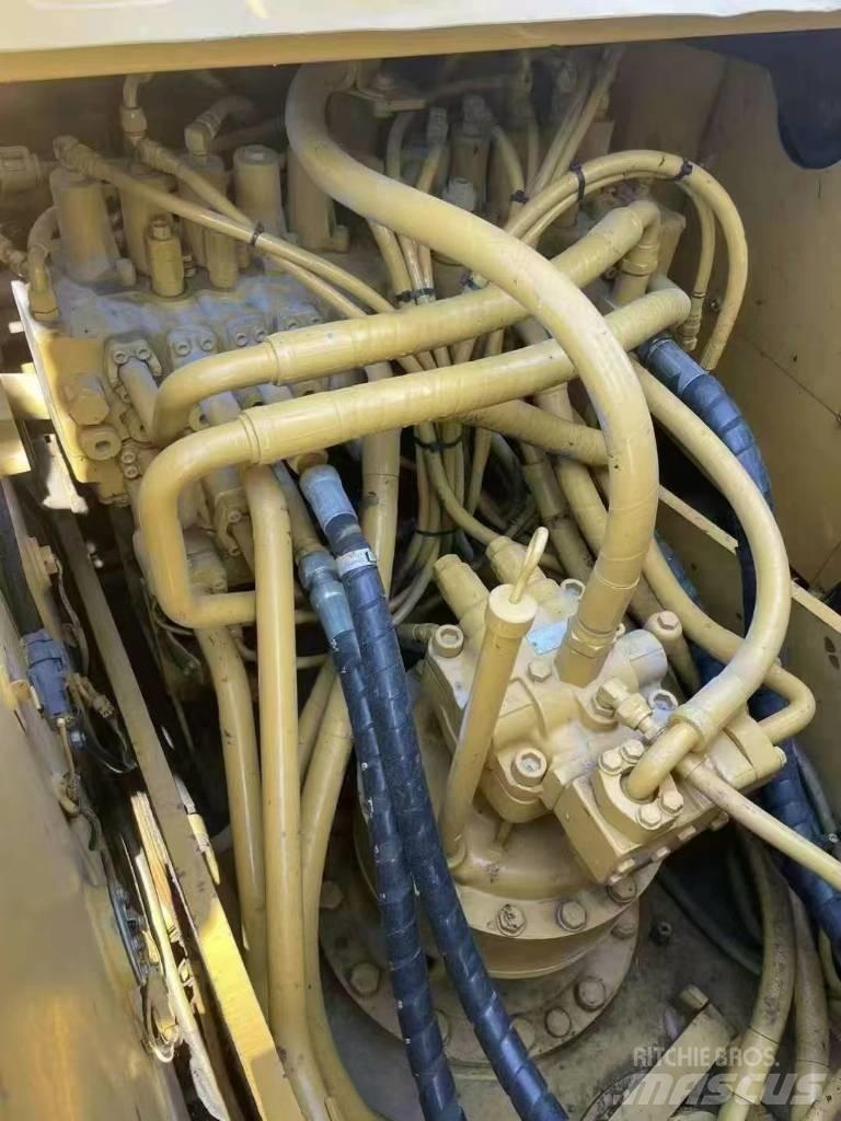 CAT 323D2 Bageri guseničari