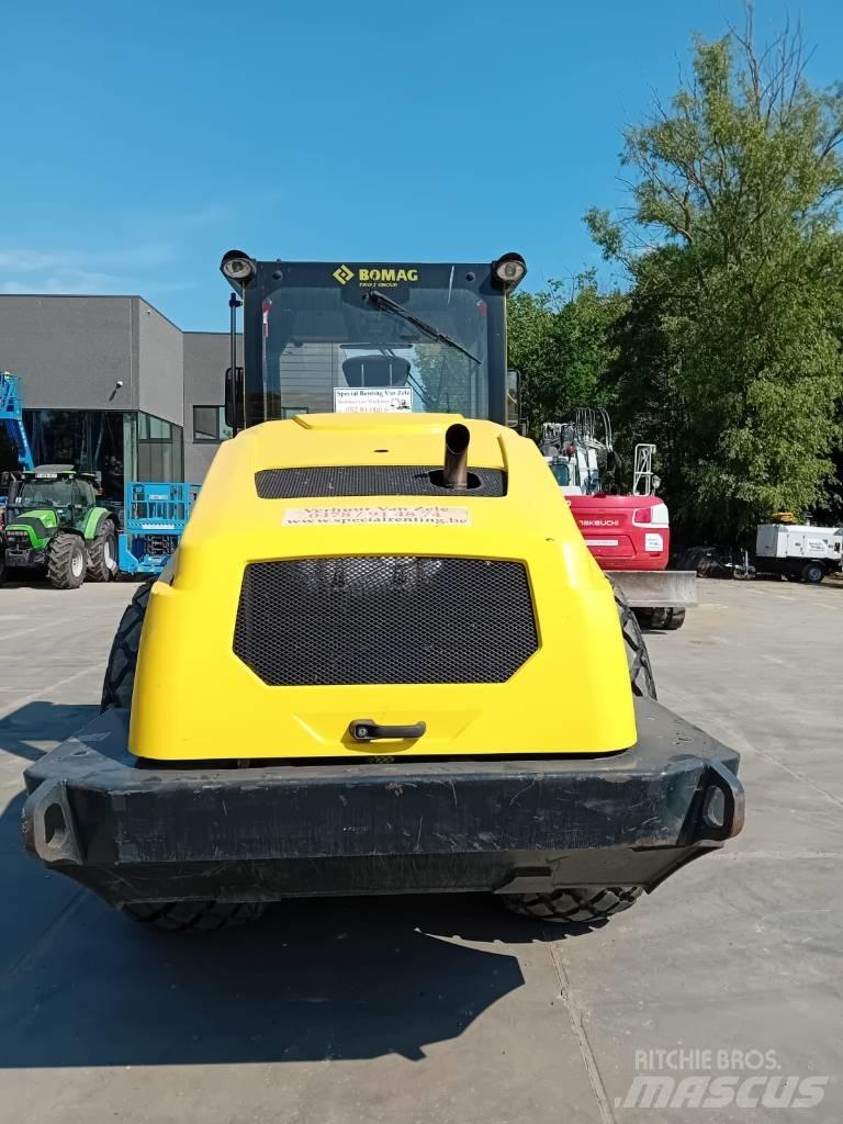 Bomag BW 213 D-5 Nabijači zemlje