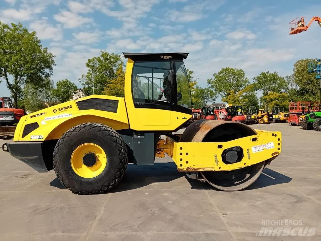 Bomag BW 213 D-5 Nabijači zemlje
