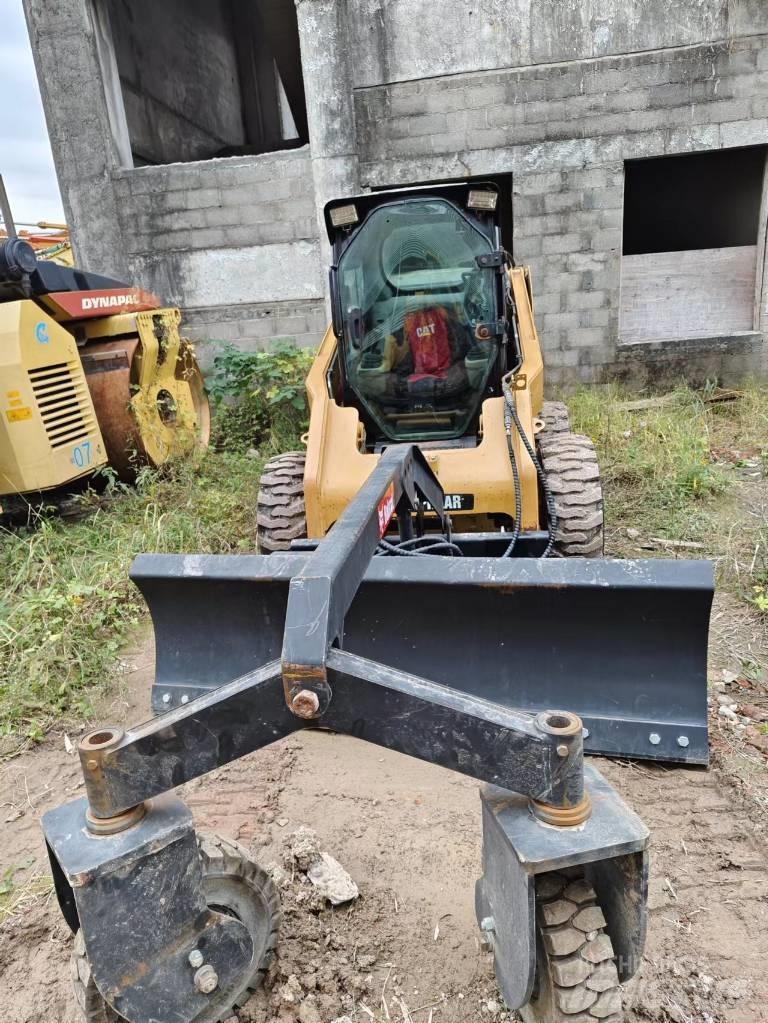 CAT 246C Skid steer mini utovarivači