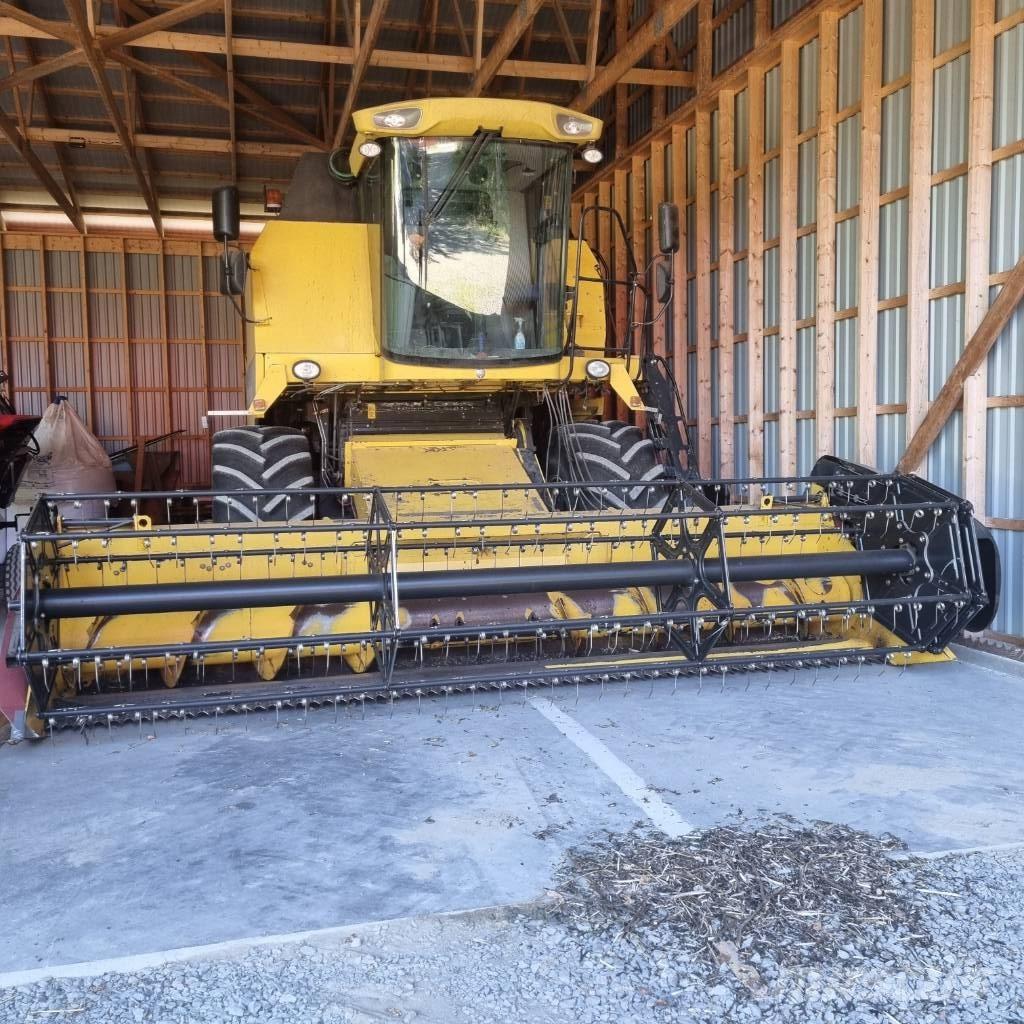 New Holland TC 5070 Kombajni