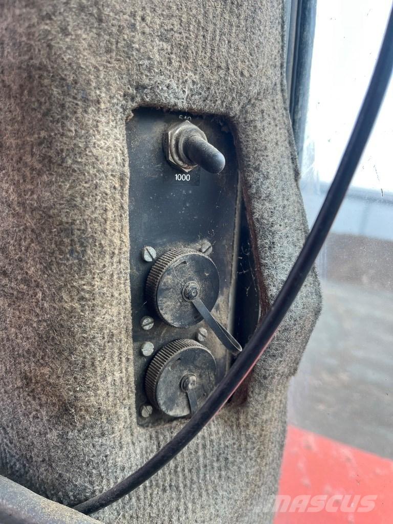 Massey Ferguson 3690 Traktori