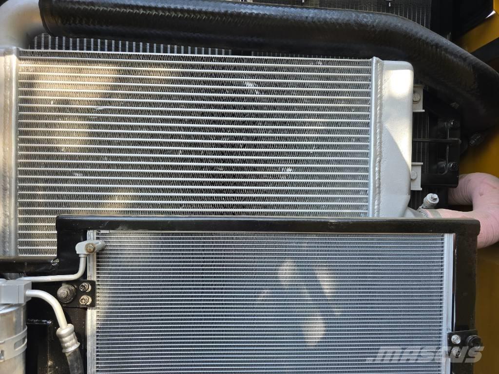 CAT 320D2 Bageri guseničari