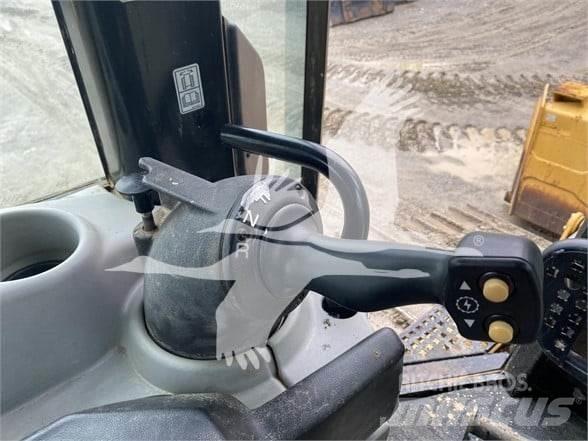 CAT D6N XL Buldožeri guseničari