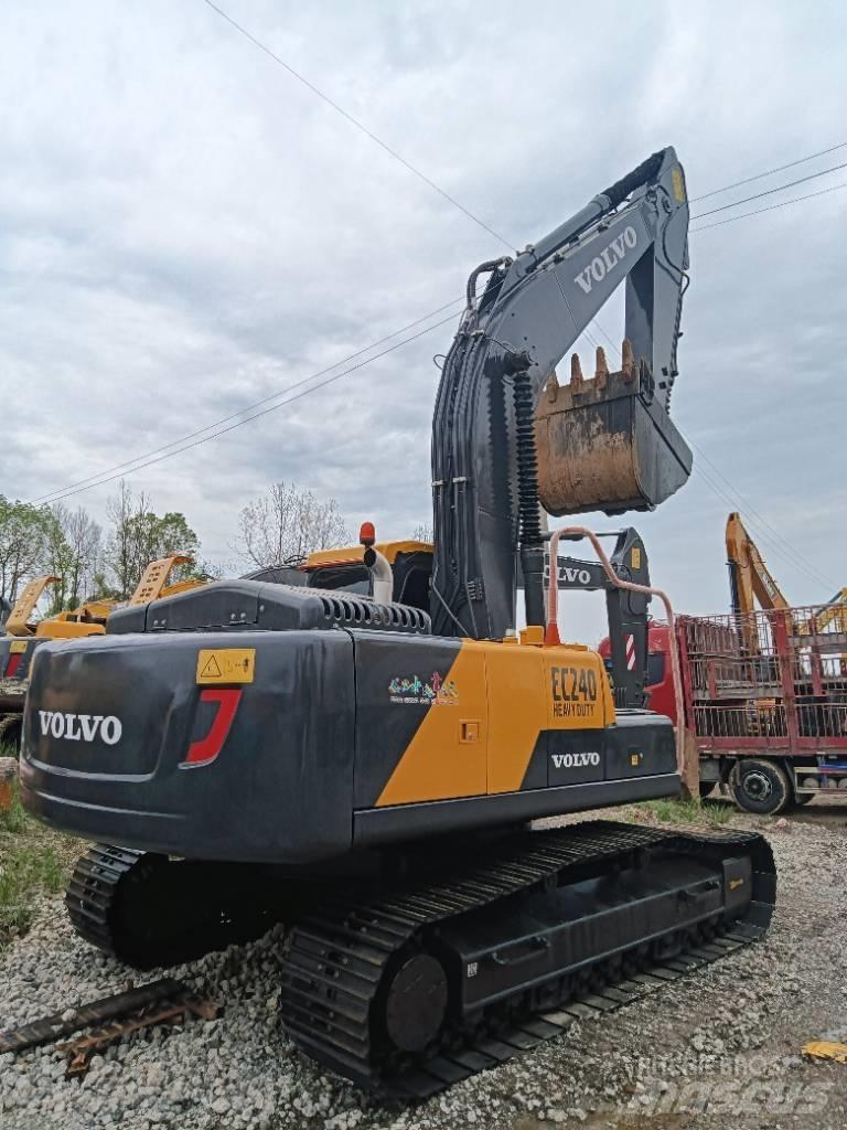 Volvo EC 240 Bageri guseničari