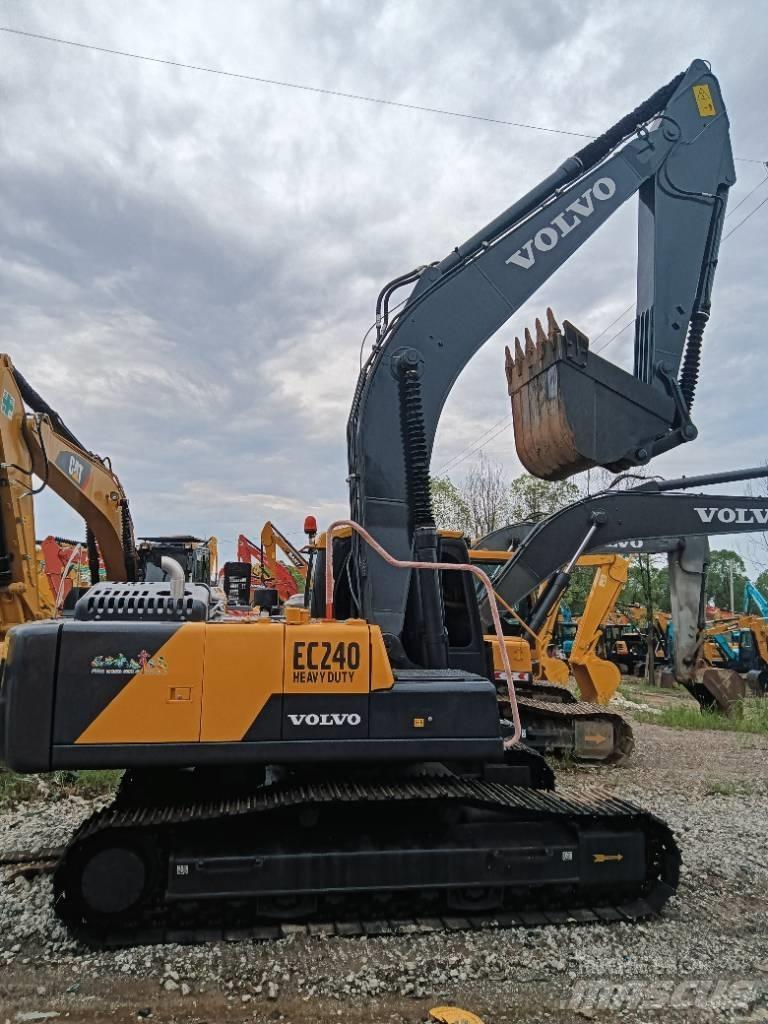 Volvo EC 240 Bageri guseničari