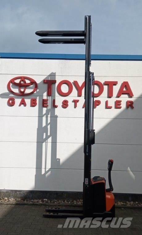 Toyota SWE120L Ručni električni viljuškar