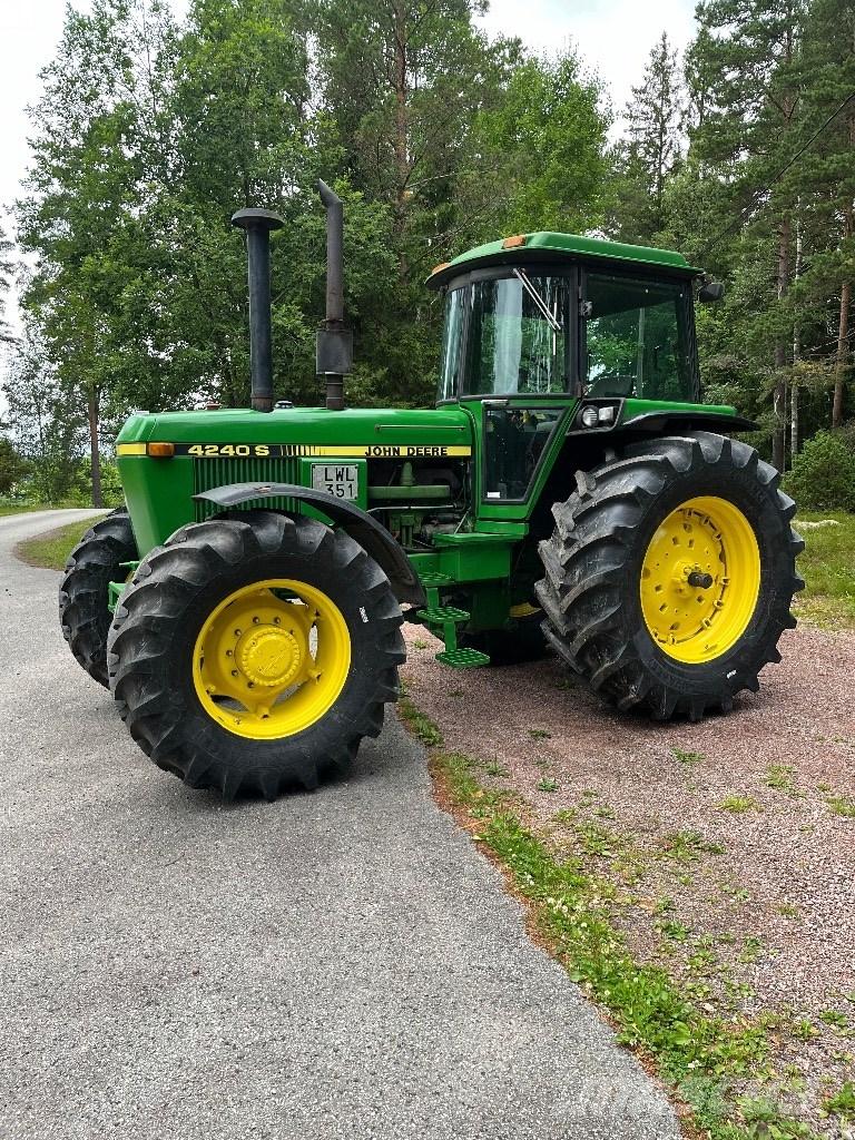 John Deere 4240 S Traktori