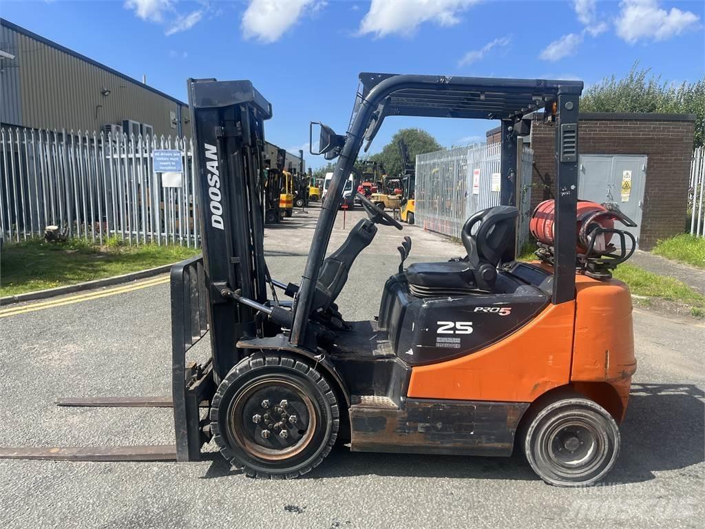 Doosan G25P-5 Plinski viljuškari