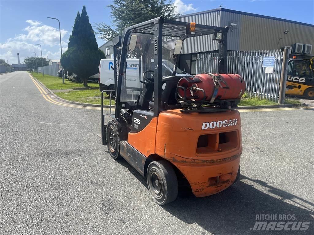 Doosan G25P-5 Plinski viljuškari