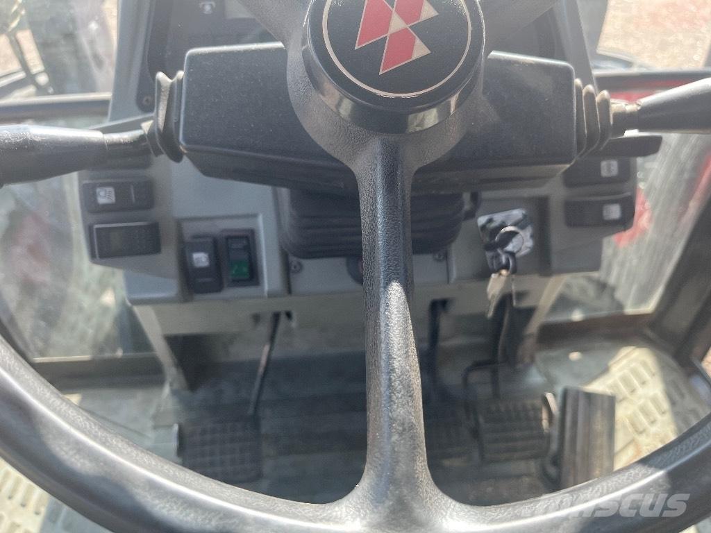Massey 8110 Traktori