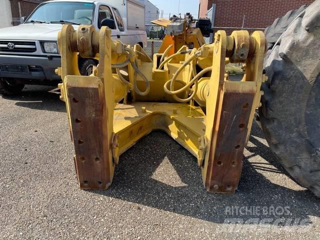 CAT D 8 R Ripper Ostale komponente za građevinarstvo