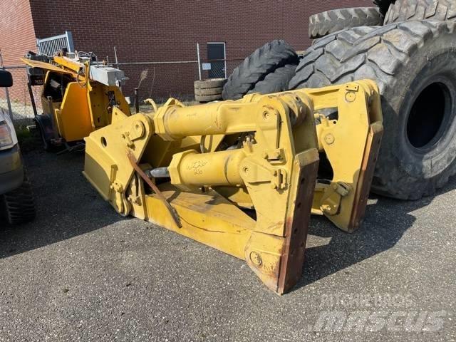 CAT D 8 R Ripper Ostale komponente za građevinarstvo